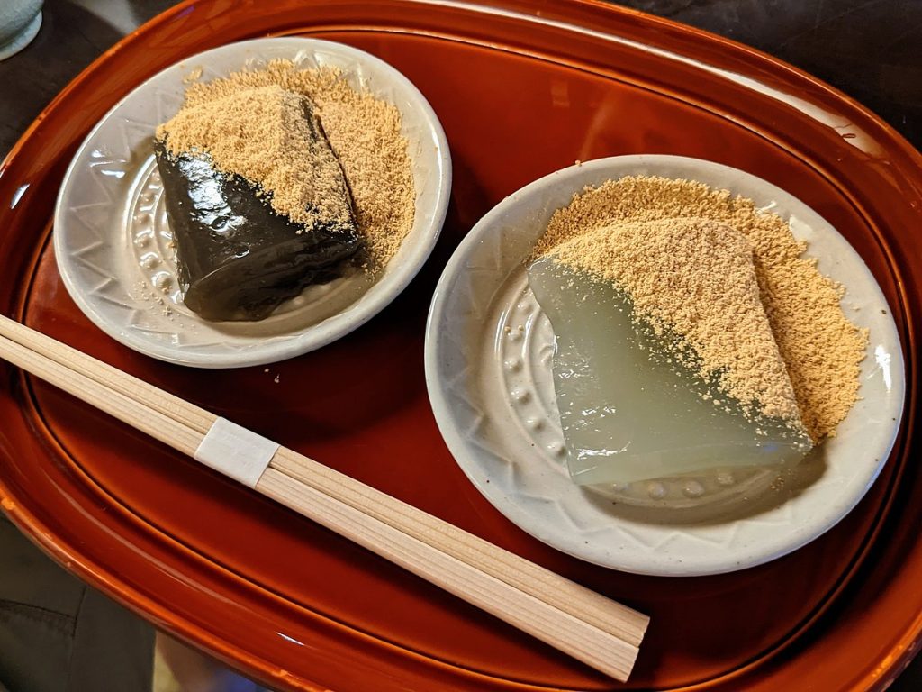 Cách làm Warabi Mochi dai ngon, thanh mát cho mùa hè